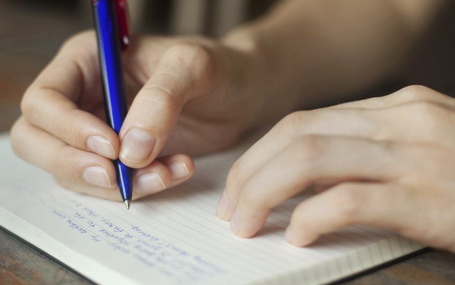 Faça um diário: escreva sobre o que está sentindo e sobre problemas da relação. Isso ajudar a entender os motivos do fim 