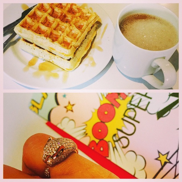 Anel e café da manhã na cama  também foram surpresas para Jessica Alba (Foto: Reprodução/Instagram)