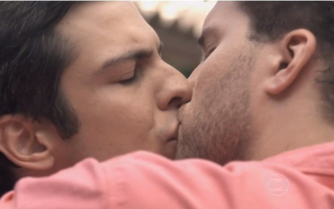 Falando em beijo gay, Felix e Niko deram o tão esperado beijo no final de 'Amor à Vida' (2013). A expectativa durante a trama pelo beijo foi grande