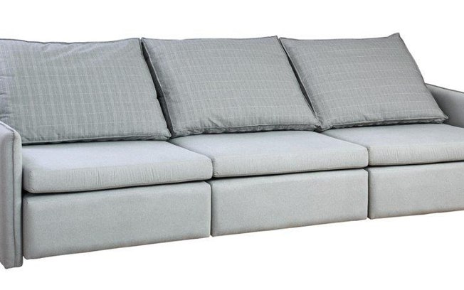 O sofá Artur é garantia de conforto e dias tranquilos. Com assentos e encosto reclináveis, o modelo mede 2,60 x 1,18 x 0,95 m. Formatual, R$ 5.440