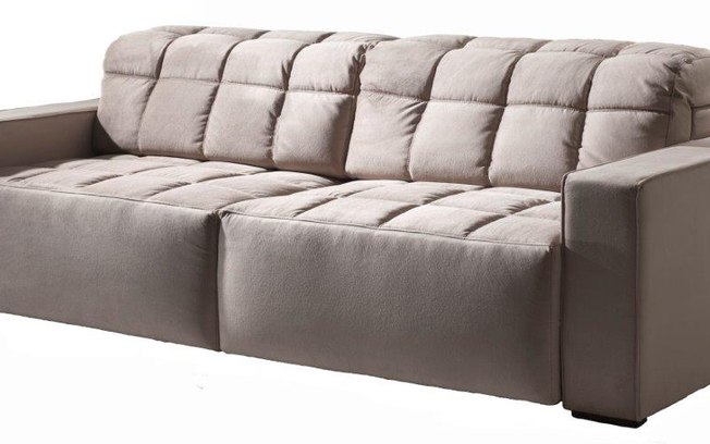Com assento retrátil e encosto reclinável, o sofá Diamante é um convite ao descanso. Mede 2,54 x 0,95 x 0,95 m. Formatual, R$ 4.468