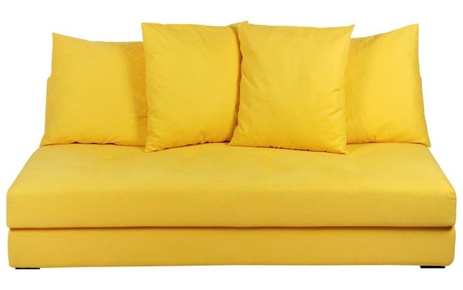 O sofá-cama Buzz é perfeito para espaços enxutos, pois pode ser aberto a qualquer momento e acomodar mais pessoas. Com 2 x 1,05 x 0,83, o modelo tem estrutura de madeira e tecido 100% algodão. Tok&Stok, R$ 2.290