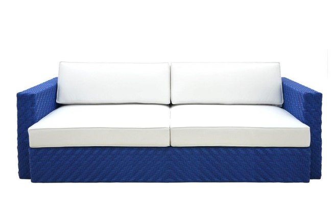 O sofá Four 04 foi desenvolvido com estrutura de fibra sintética e revestimento de tecido náutico. Mede 1,43 x 0,84 x 0,71 m. MAC Móveis, R$ 8.238 (preço válido para as lojas de São Paulo e Campinas)