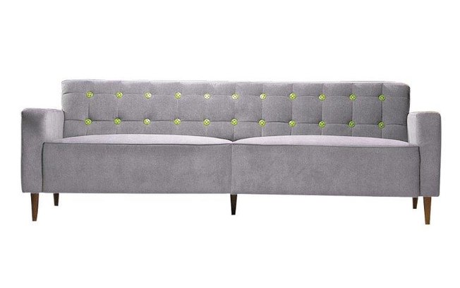 O sofá Botone, da Mannes, é ideal para ambientes descolados. Com design retrô, o modelo tem estrutura de eucalipto e revestimento de veludo com botões de sarja. Mede 2,21 x 0,82 x 0,70 m. À venda na Mobly por R$ 2.699,99