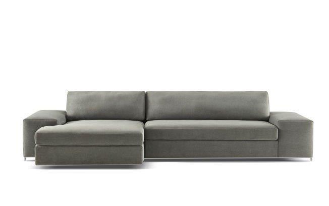 O sofá Bono oferece conforto sem deixar a estética de lado. Com 3,42 m de comprimento, vem com pés cromados e revestimento de suede. Full House, R$ 7.990