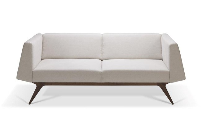 O sofá 50s é capaz de renovar a sala em poucos segundos! Conta com estrutura e pés de madeira, além de estofamento em tecido. Mede 1,99 x 0,80 x 0,75 m. Saccaro, R$ 7.798
