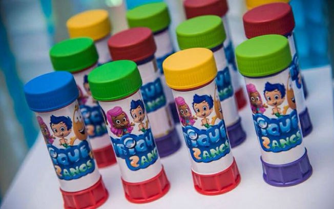 As bolhas de sabão são diversão garantida, principalmente, para as crianças de 2 a 4 anos que ficam encantadas