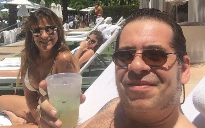 Férias em família: humorista viajou para Miami e levou a mulher e a filha