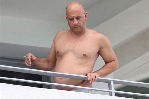 Vin Diesel exibiu barriga saliente em sacada de hotel no ano passado