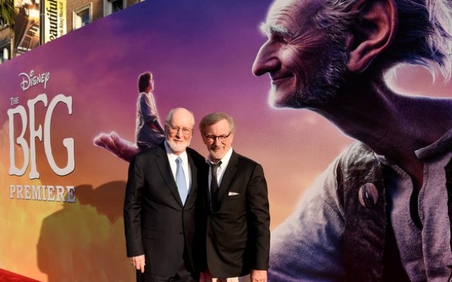 Diretor Steven Spielberg (direita) e compositor John Williams durante evento de 