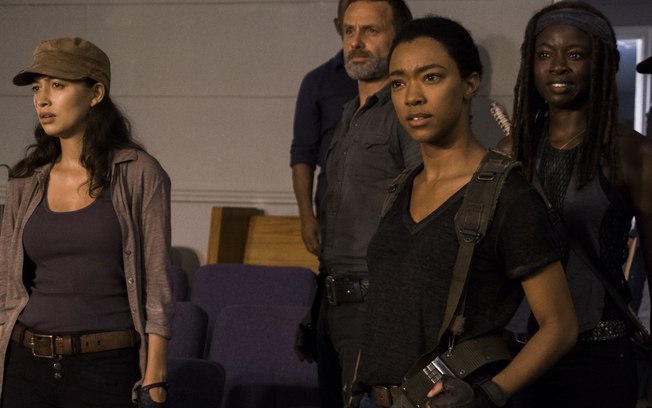 Em The Walking Dead%2C Rosita (Christian Serratos) e Sasha (Sonequa Martin-Green) se prepararão para enfrentar Negan